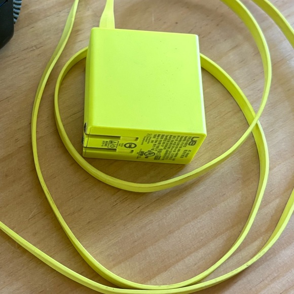 Ultimate Ears (UE) MEGABOOM Portable Waterproof & Shockproof Bluetooth Speaker - Picture 3 of 6